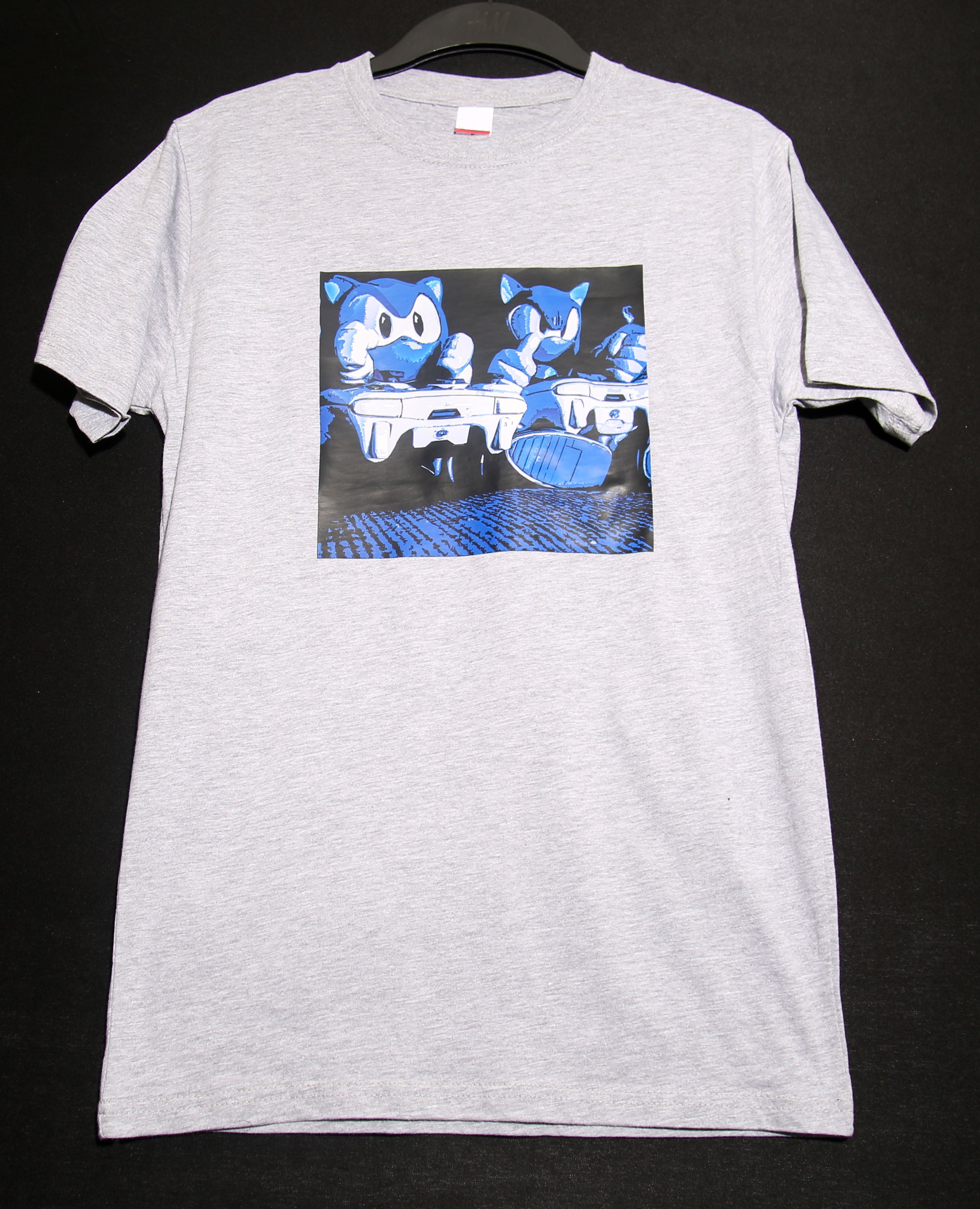 Sonic The Hedgehog T-Shirt – Grey Anime Graphic Tee (Medium)